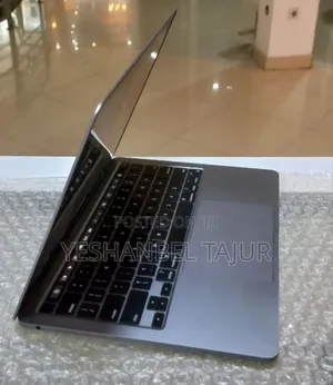 New Laptop Apple MacBook Pro 2017 8GB Intel Pentium SSD 256GB