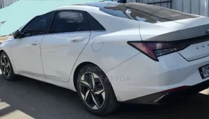 Hyundai Avante 2021 White
